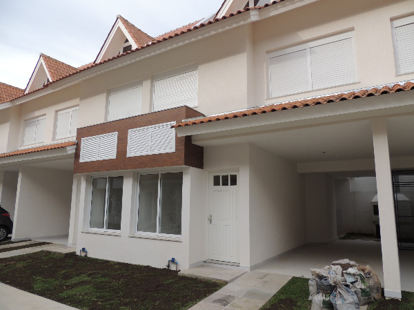 Casa nova em condomínio no Jardim Itu Sabará 