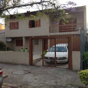 Casa  de 3 dormitórios no bairro Nonoai 