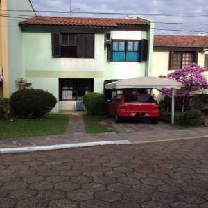 Casa em condomínio de 3 dormitórios
