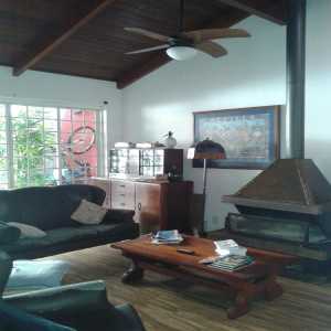 Casa semi-mobiliada no bairro Menino Deus