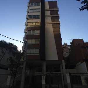 Apartamento de 2 dormitórios, lareira e churrasqueira bairro Bela Vista 