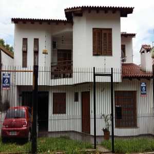 Casa no bairro Nonoai de 4 dormitórios